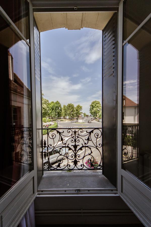 Logis Hotel - Le Petit Bellon Senlis  Dış mekan fotoğraf
